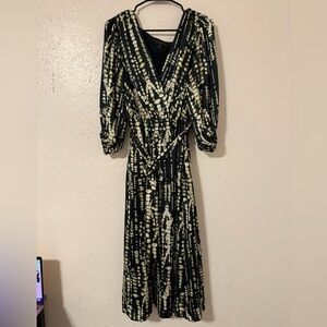 Banana Republic Black and Cream Long Sleeve Dress